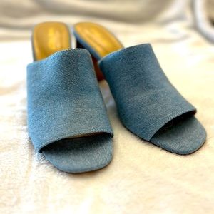 Nine West slides. Size 8